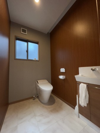 出雲市芦渡町、中古一戸建てのトイレ画像です