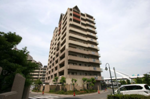 岸和田市港緑町、マンションの画像です