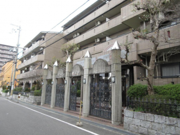 和泉市鶴山台、マンションの画像です