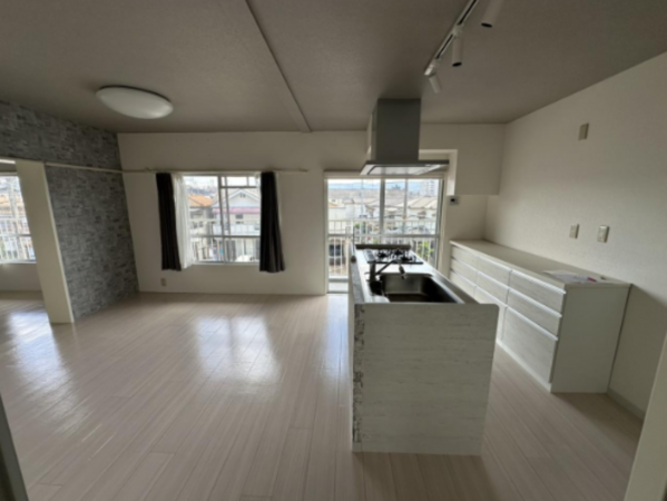 和泉市阪本町、マンションの画像です