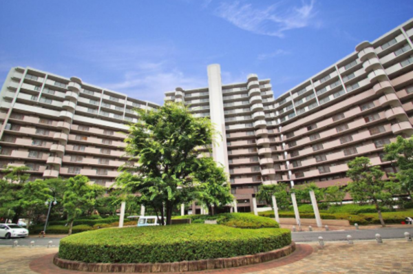 和泉市府中町、マンションの画像です