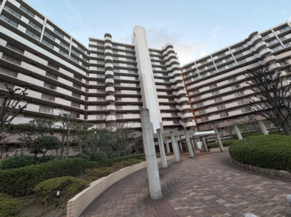 和泉市府中町、マンションの画像です