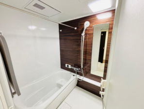 岸和田市港緑町、マンションの画像です