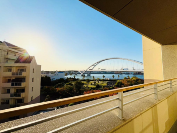 岸和田市港緑町、マンションの画像です