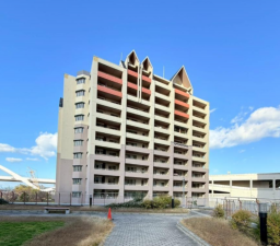 岸和田市港緑町、マンションの画像です