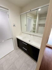 岸和田市港緑町、マンションの画像です