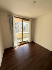 岸和田市港緑町、マンションの画像です