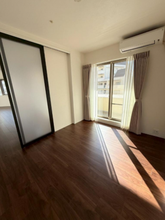 岸和田市港緑町、マンションの画像です