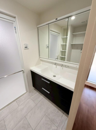 岸和田市港緑町、マンションの画像です