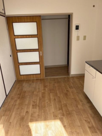 和泉市鶴山台、マンションの画像です