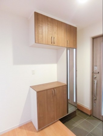 多賀城市伝上山、新築一戸建ての玄関画像です