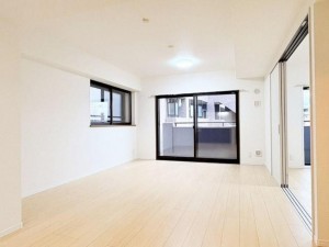仙台市宮城野区新田、マンションの居間画像です