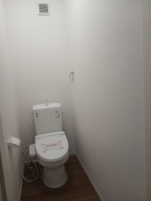 仙台市宮城野区福田町、新築一戸建てのトイレ画像です