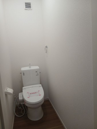 仙台市宮城野区福田町、新築一戸建てのトイレ画像です