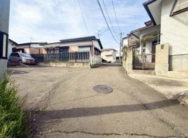 仙台市宮城野区二の森、土地の前面道路を含む現地写真画像です