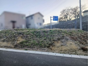 多賀城市笠神、土地の前面道路を含む現地写真画像です