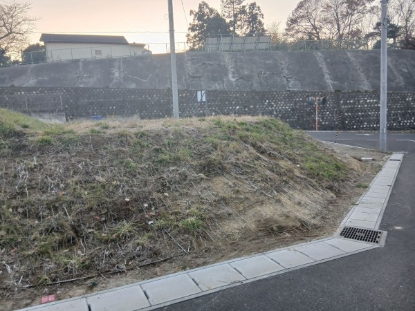 多賀城市笠神、土地の前面道路を含む現地写真画像です