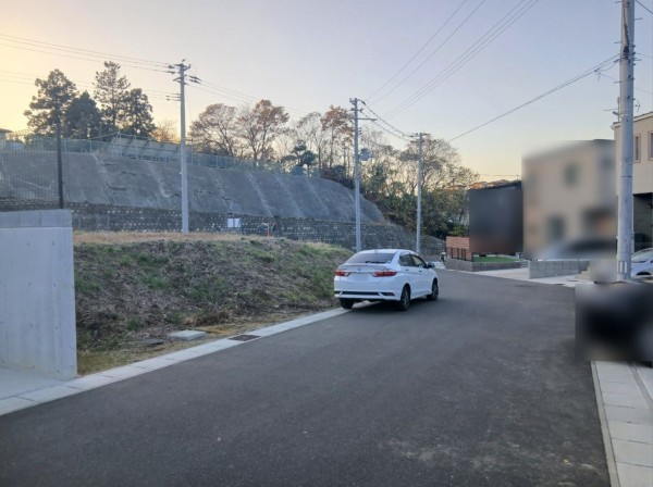 多賀城市笠神、土地の前面道路を含む現地写真画像です