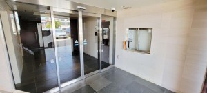 仙台市宮城野区東仙台、マンションのエントランス画像です