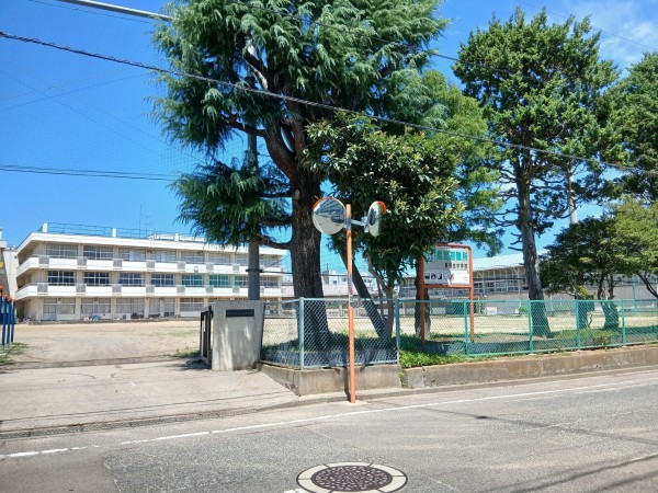 仙台市宮城野区東仙台、新築一戸建ての中学校画像です