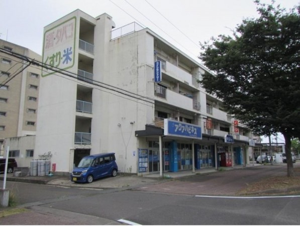 多賀城市桜木、収益物件/アパートの前面道路を含む現地写真画像です