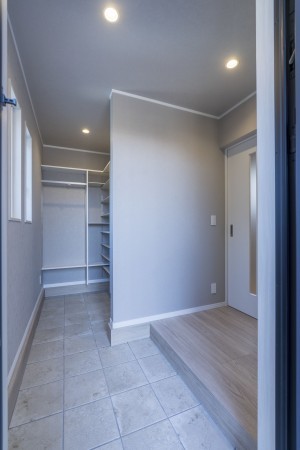 塩竈市南錦町、新築一戸建ての玄関画像です