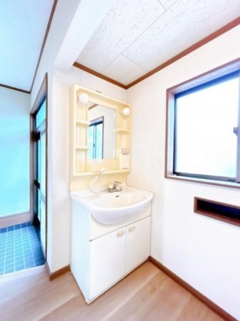 多賀城市八幡、中古一戸建ての洗面画像です