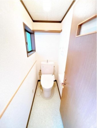多賀城市八幡、中古一戸建てのトイレ画像です