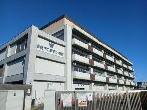 仙台市宮城野区新田東、マンションの画像です
