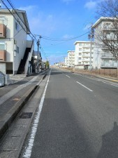 多賀城市高崎、土地の前面道路を含む現地写真画像です