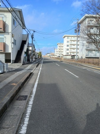 多賀城市高崎、土地の前面道路を含む現地写真画像です