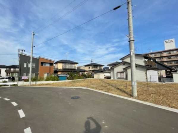 名取市、土地の前面道路を含む現地写真画像です