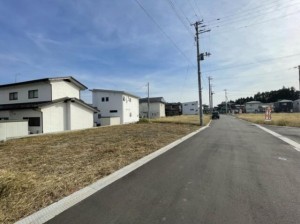 名取市、土地の前面道路を含む現地写真画像です
