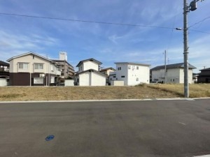 名取市、土地の前面道路を含む現地写真画像です