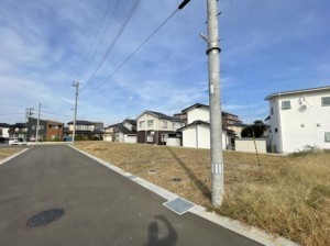 名取市、土地の前面道路を含む現地写真画像です