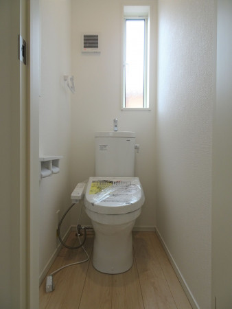多賀城市下馬、新築一戸建てのトイレ画像です