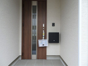 多賀城市下馬、新築一戸建ての玄関画像です