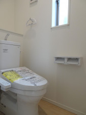 多賀城市下馬、新築一戸建てのトイレ画像です