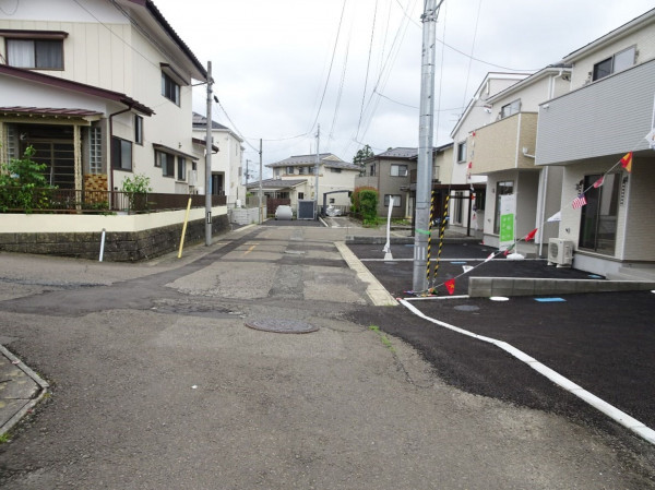 多賀城市下馬、新築一戸建ての前面道路を含む現地写真画像です