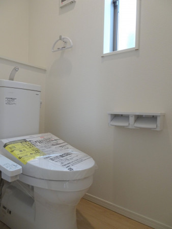多賀城市下馬、新築一戸建てのトイレ画像です