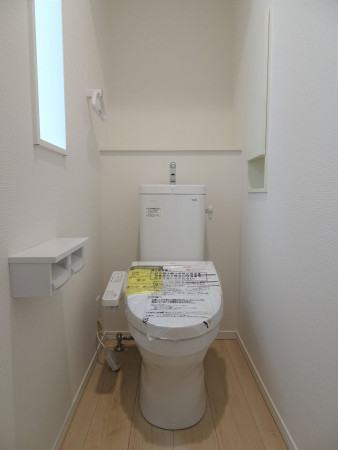 多賀城市下馬、新築一戸建てのトイレ画像です