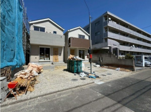 仙台市宮城野区鶴巻、新築一戸建ての前面道路を含む現地写真画像です