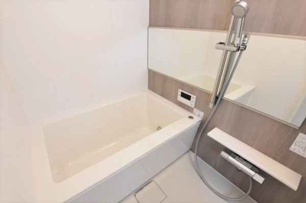 仙台市宮城野区岩切、マンションの風呂画像です