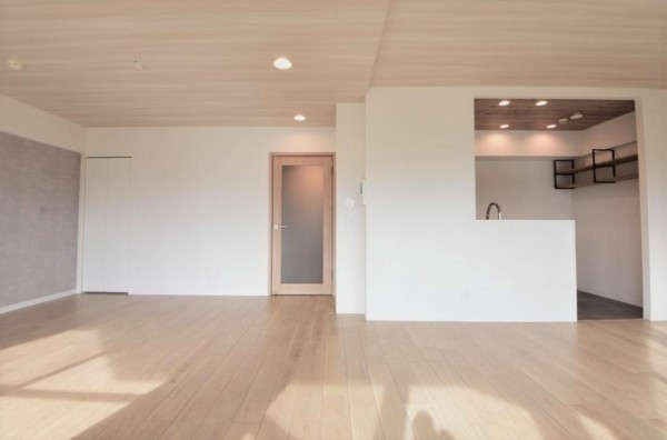 仙台市宮城野区岩切、マンションの居間画像です