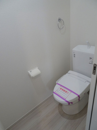 仙台市宮城野区鶴ケ谷、新築一戸建てのトイレ画像です