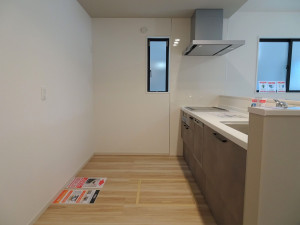 仙台市宮城野区鶴ケ谷、新築一戸建てのキッチン画像です