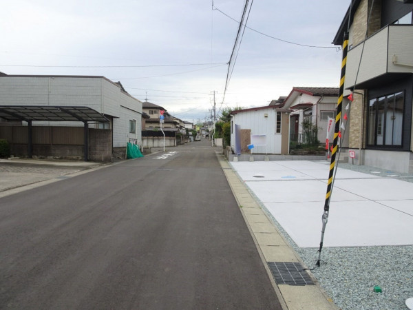 仙台市宮城野区鶴ケ谷、新築一戸建ての前面道路を含む現地写真画像です