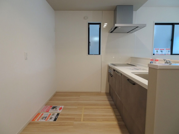 仙台市宮城野区鶴ケ谷、新築一戸建てのキッチン画像です