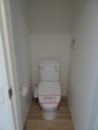 仙台市宮城野区鶴ケ谷、新築一戸建てのトイレ画像です
