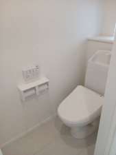 仙台市宮城野区白鳥、新築一戸建てのトイレ画像です